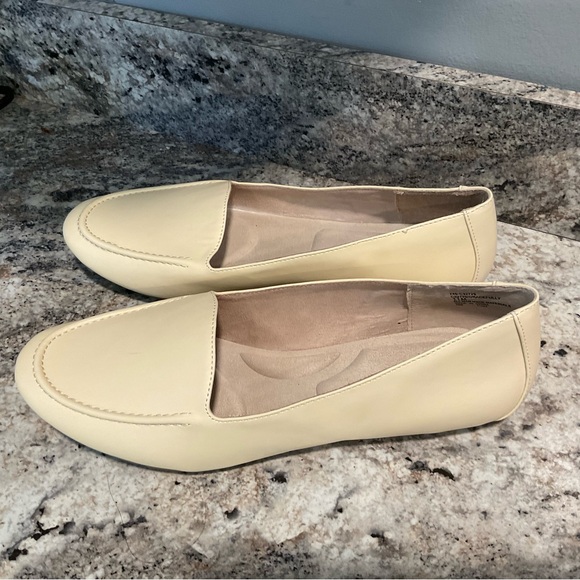 White Mountain Cliffs Womens Size 11M Gracefully Flat Loafer Shoes CREAM Color - Picture 9 of 11